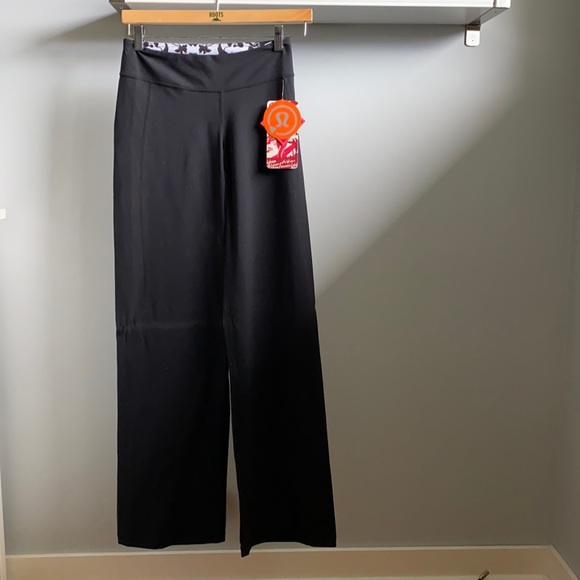 Lululemon Bliss Pant Reversible - Size 4 Tall - wide Leg *vintage made in Canada